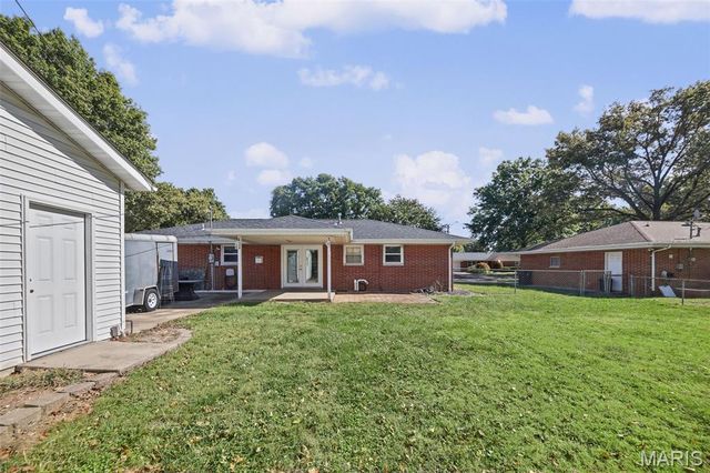 23 Buckingham Road, Belleville, IL 62226
