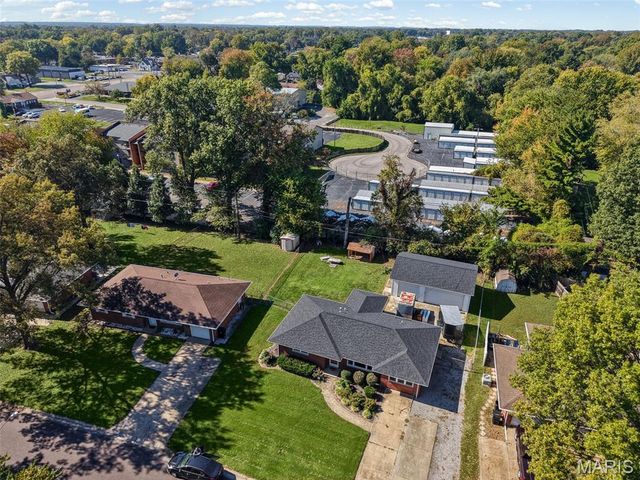 23 Buckingham Road, Belleville, IL 62226