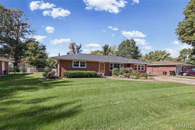 23 Buckingham Road, Belleville, IL 62226