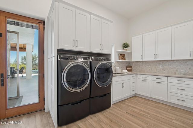 4937 E ROCKRIDGE Road, Phoenix, AZ 85018