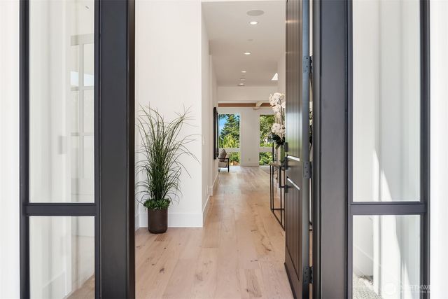 9812 NE 31st Street, Bellevue, WA 98004