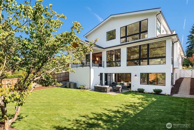 9812 NE 31st Street, Bellevue, WA 98004