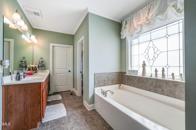 94 Hill Row Lane, Clayton, NC 27527