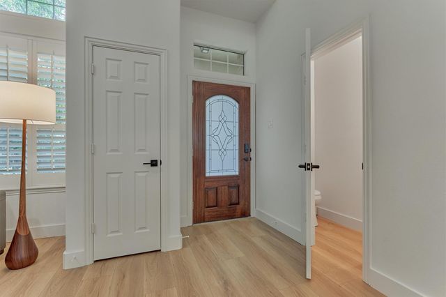 27 Medley Lane, The Woodlands, TX 77382