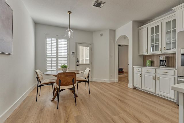 27 Medley Lane, The Woodlands, TX 77382