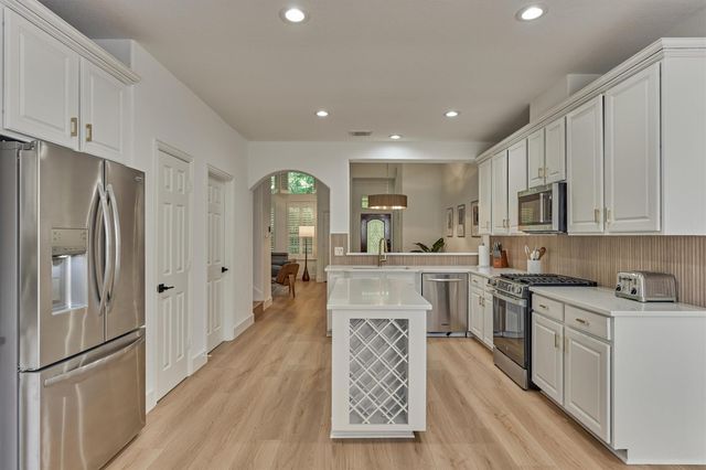 27 Medley Lane, The Woodlands, TX 77382