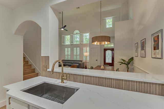 27 Medley Lane, The Woodlands, TX 77382