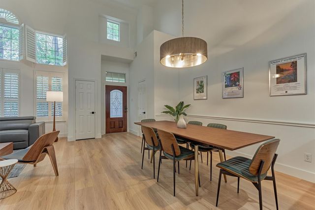 27 Medley Lane, The Woodlands, TX 77382