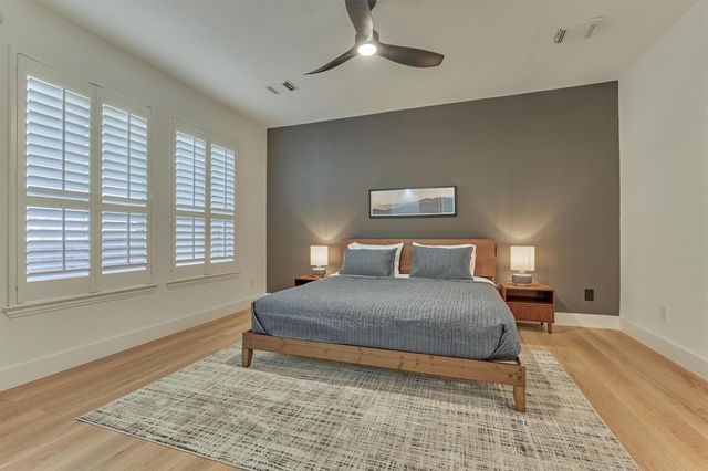 27 Medley Lane, The Woodlands, TX 77382