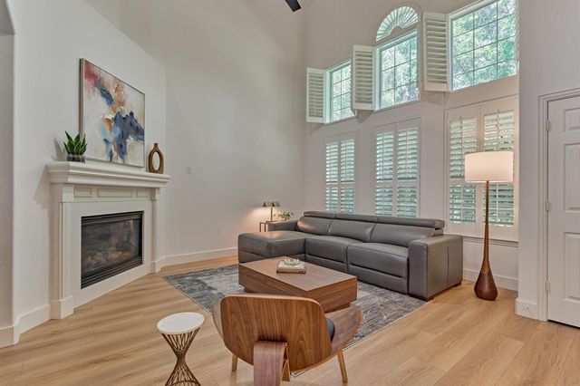27 Medley Lane, The Woodlands, TX 77382