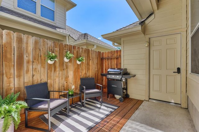27 Medley Lane, The Woodlands, TX 77382