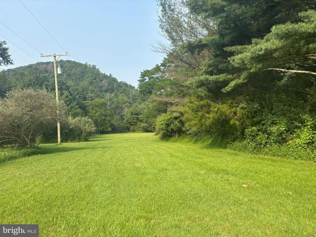 937 WILDLIFE DR, Lost City, WV 26810