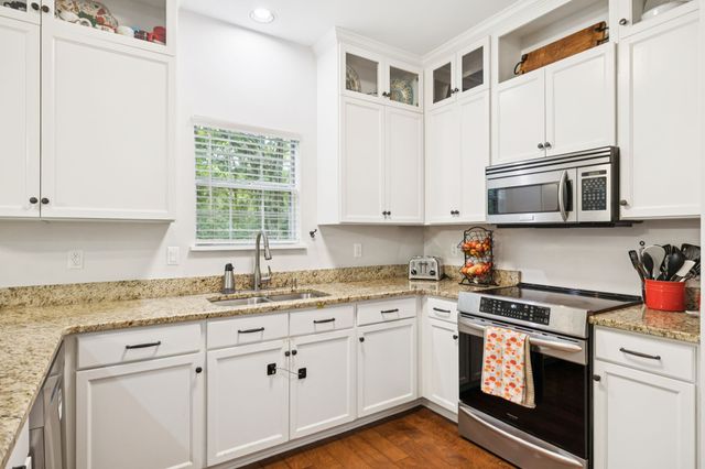 661 Magnolia Ln, Nashville, TN 37211