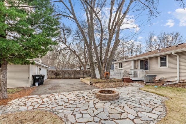 950 Blackoaks Lane, Anoka, MN 55303