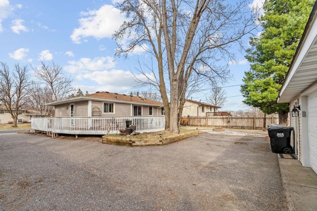 950 Blackoaks Lane, Anoka, MN 55303