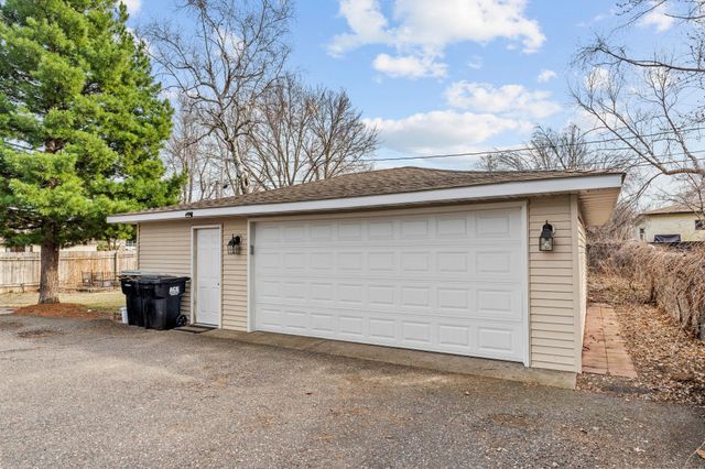 950 Blackoaks Lane, Anoka, MN 55303