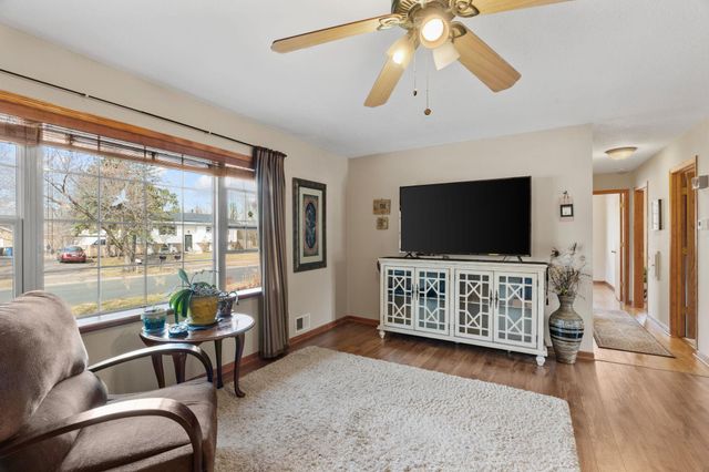 950 Blackoaks Lane, Anoka, MN 55303