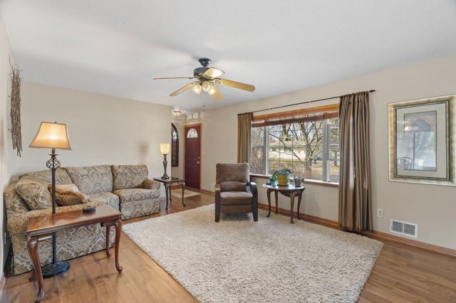 950 Blackoaks Lane, Anoka, MN 55303