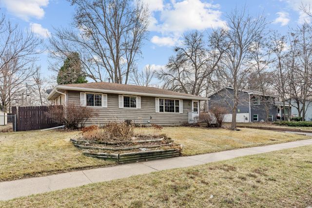 950 Blackoaks Lane, Anoka, MN 55303