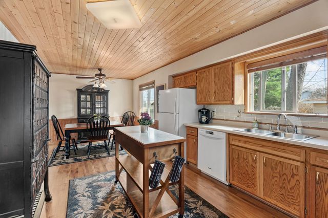 950 Blackoaks Lane, Anoka, MN 55303