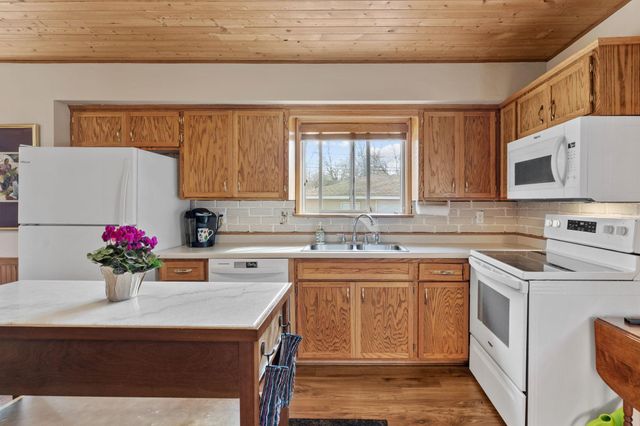 950 Blackoaks Lane, Anoka, MN 55303