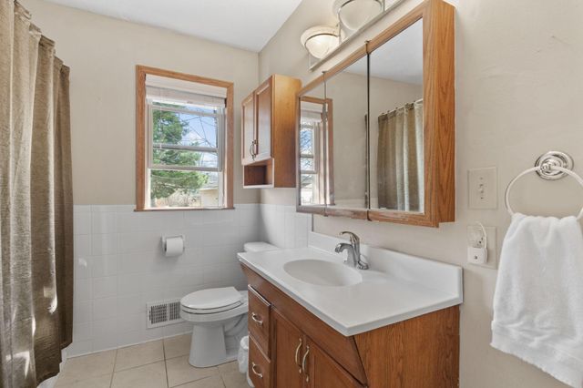 950 Blackoaks Lane, Anoka, MN 55303