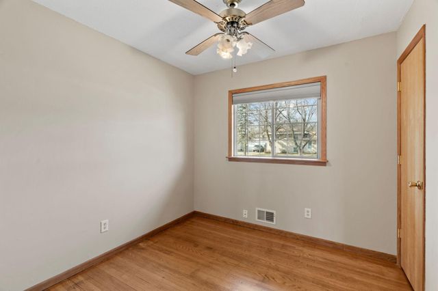 950 Blackoaks Lane, Anoka, MN 55303