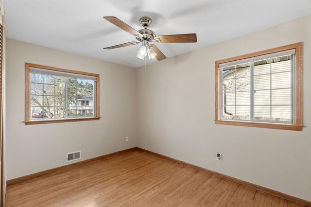 950 Blackoaks Lane, Anoka, MN 55303