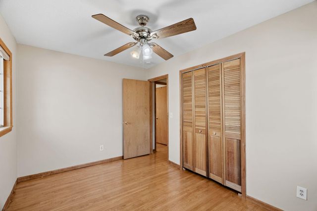 950 Blackoaks Lane, Anoka, MN 55303