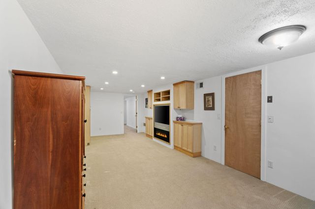 950 Blackoaks Lane, Anoka, MN 55303