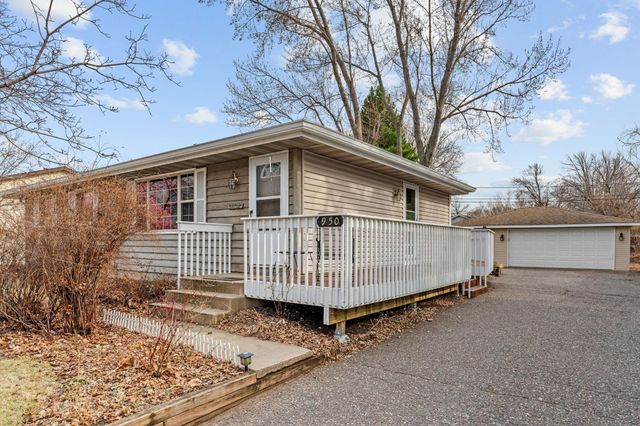 950 Blackoaks Lane, Anoka, MN 55303