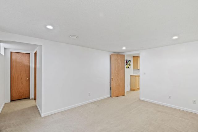 950 Blackoaks Lane, Anoka, MN 55303