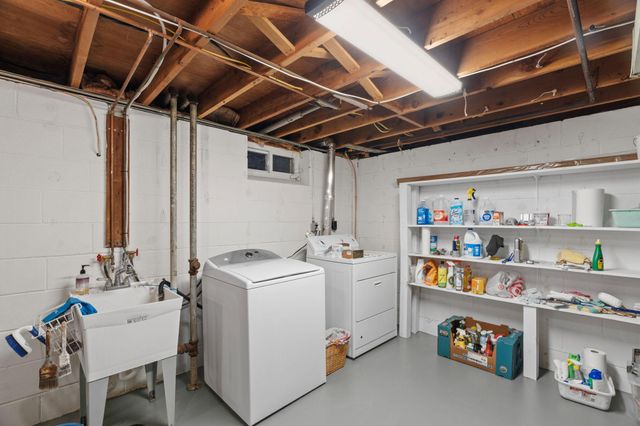 950 Blackoaks Lane, Anoka, MN 55303