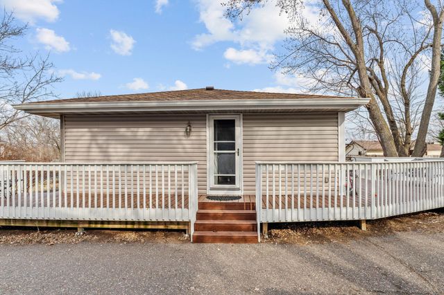 950 Blackoaks Lane, Anoka, MN 55303