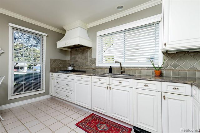 16329 Birwood Avenue, Beverly Hills, MI 48025