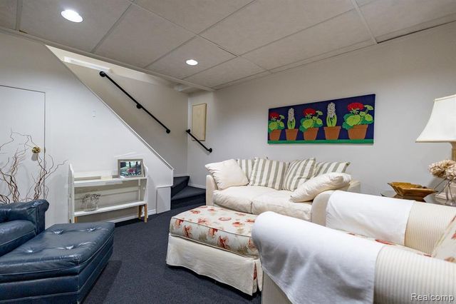 16329 Birwood Avenue, Beverly Hills, MI 48025