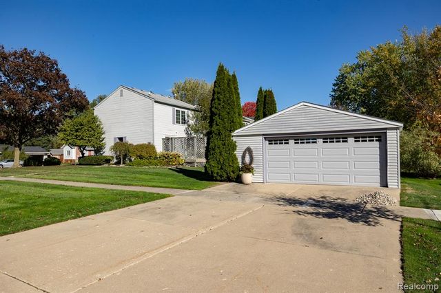 16329 Birwood Avenue, Beverly Hills, MI 48025
