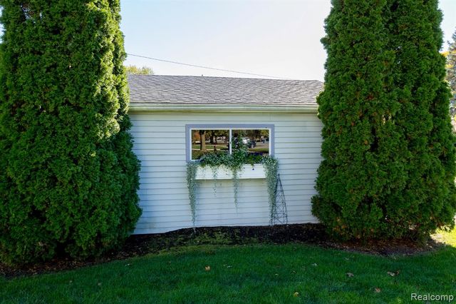 16329 Birwood Avenue, Beverly Hills, MI 48025