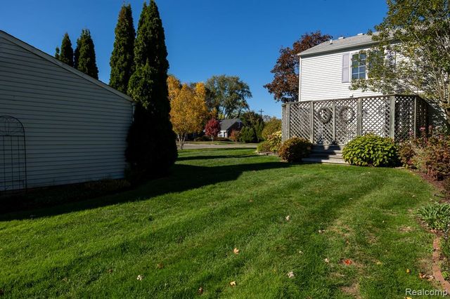 16329 Birwood Avenue, Beverly Hills, MI 48025