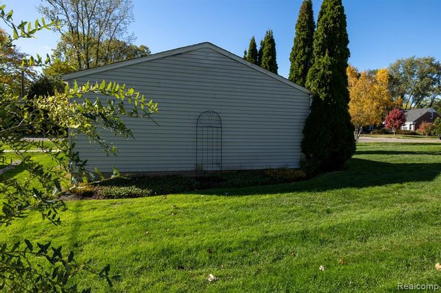 16329 Birwood Avenue, Beverly Hills, MI 48025