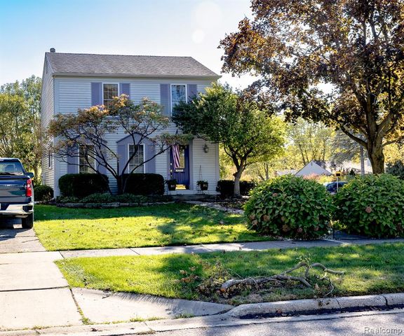 16329 Birwood Avenue, Beverly Hills, MI 48025