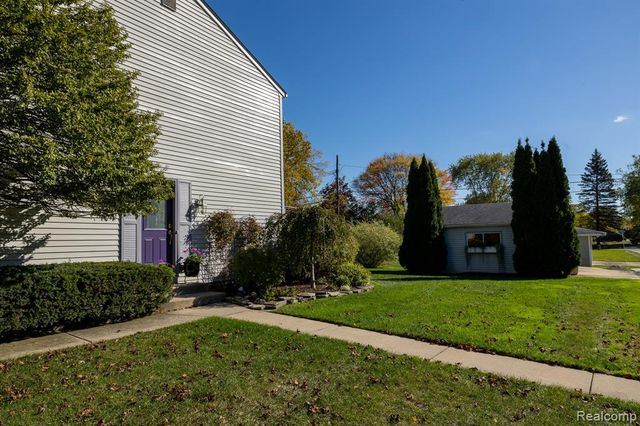 16329 Birwood Avenue, Beverly Hills, MI 48025