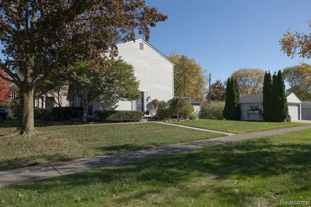 16329 Birwood Avenue, Beverly Hills, MI 48025