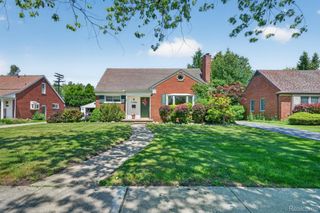 17386 Beverly Road, Beverly Hills Village, MI 48025