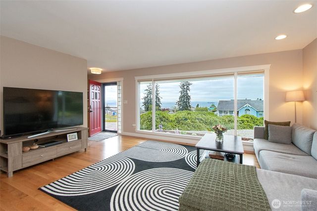 1720 W 8th Street, Port Angeles, WA 98363