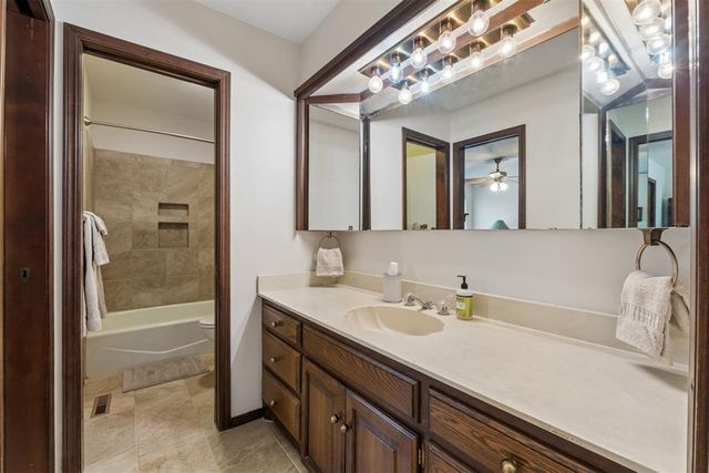 2008 Mistletoe Court, Edmond, OK 73034