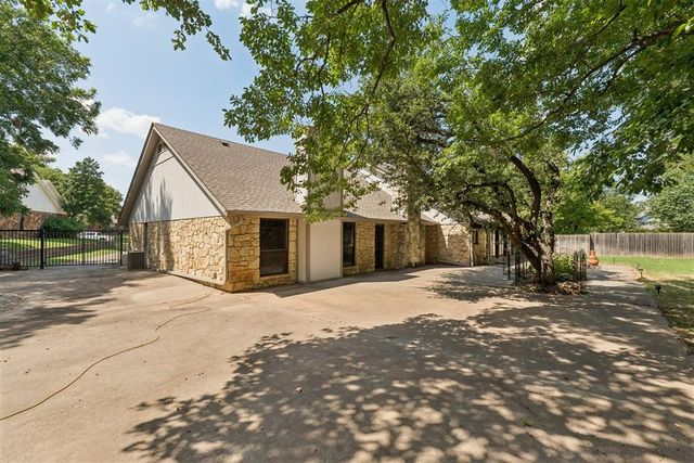 2008 Mistletoe Court, Edmond, OK 73034