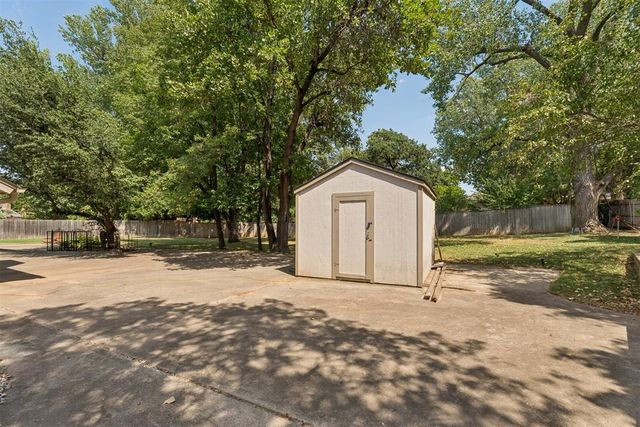 2008 Mistletoe Court, Edmond, OK 73034