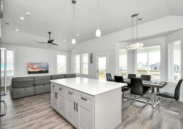 22814 Camino Street, Galveston, TX 77554