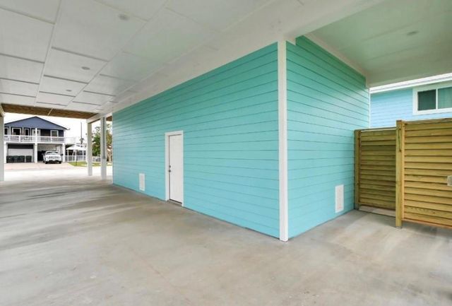 22814 Camino Street, Galveston, TX 77554